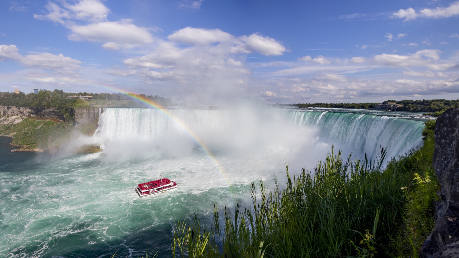 Niagara Falls boat cruise